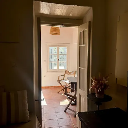 Holiday home Lotzia House *
